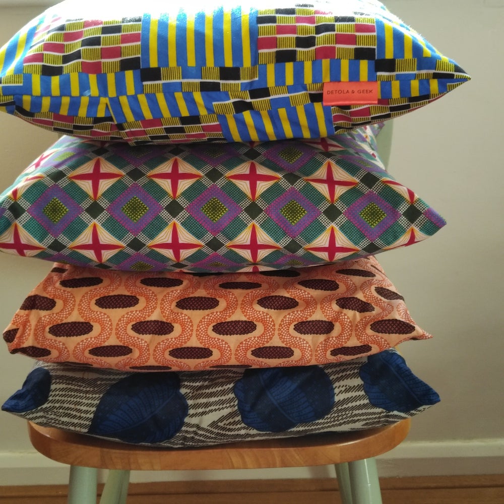 Rustic Pine Cones Decorative Pillow MAGUZI