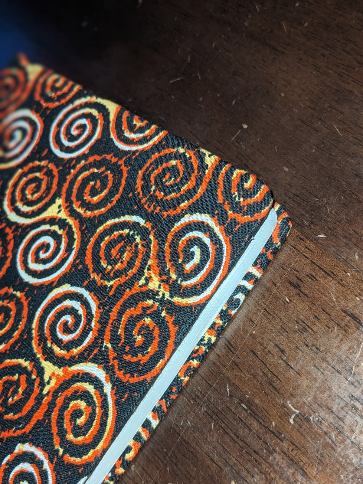 AMARE A5 NoteBook: Retro Swirly pattern