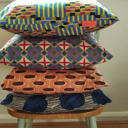 Rustic Pine Cones Decorative Pillow MAGUZI